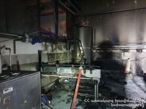 «Պռոշյանի կոնյակի գործարան»-ի հրդեհը մարվել է, այրվել էին փայտե տակդիրներ և արկղեր․ տեսանյութ
