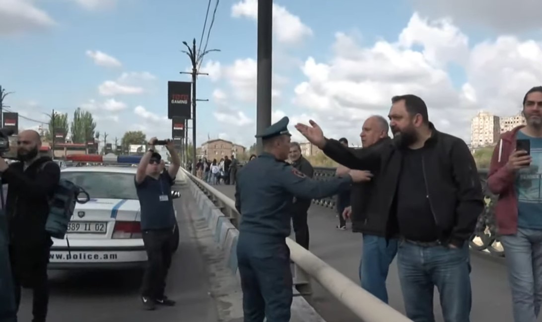 Կիևյան կամրջի երթևեկությունը մասամբ վերականգնվեց․ կան բերման ենթարկվածներ