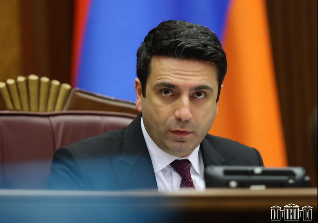 Դուք ու ձեր գործընկերները փողոցներում ոստիկաններին էլ գրկեցիք, էլ հարվածեցիք, ինչ հնարավոր էր՝ արեցիք. Ալեն Սիմոնյանը` ընդդիմությանը