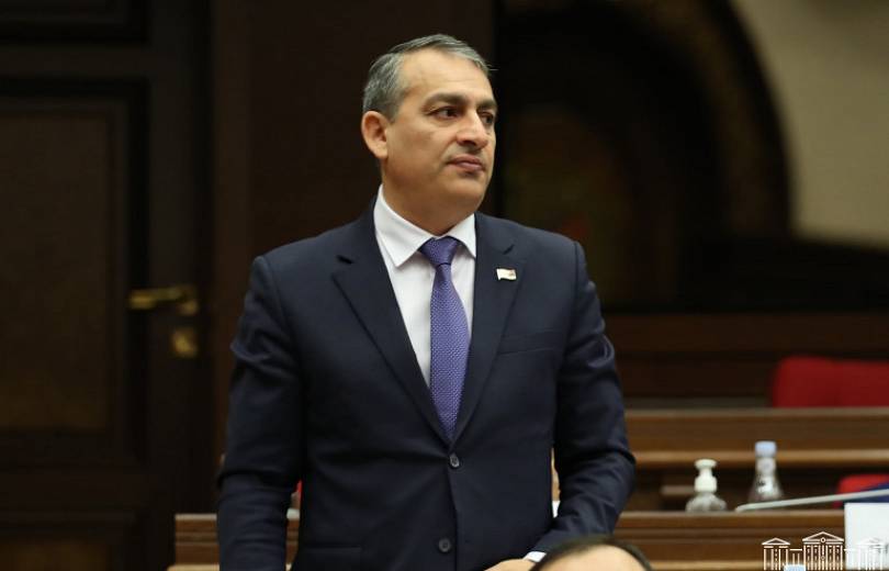 «Կանայք «պամադա» են քսում մեքենա վարելիս», «Սեքսիզմ պետք չի, տղամարդիկ էլ հեռախոսով են խոսում». Քննարկում ԱԺ-ում