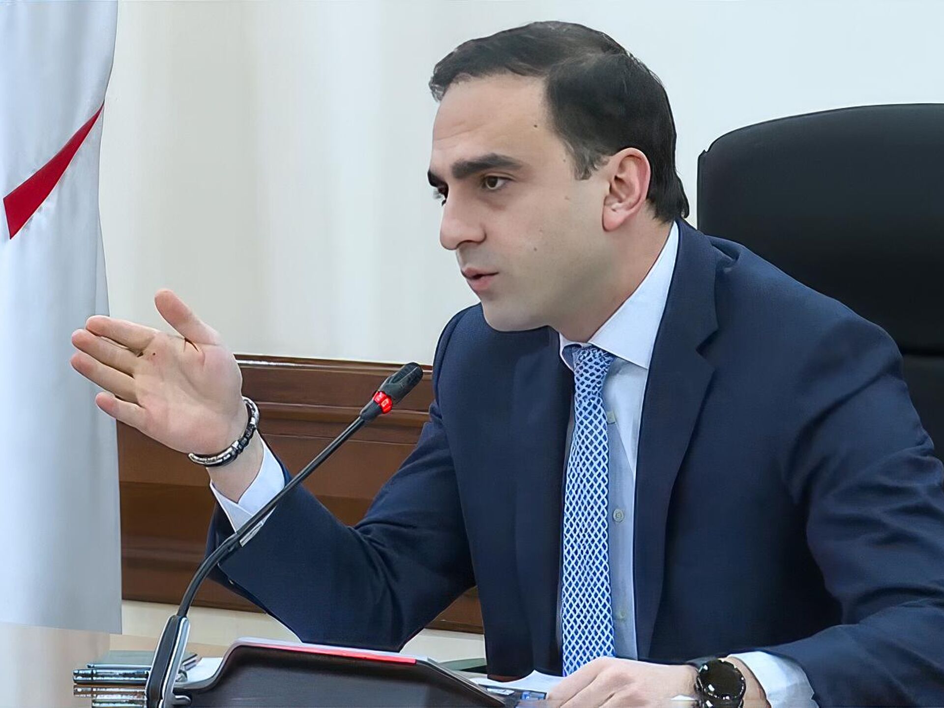 «Շատ եք լոճվել, ձեր լայնքը հեսա կնեղացնենք». իրավիճակ ավագանու նիստում իրավիճակը լարվեց