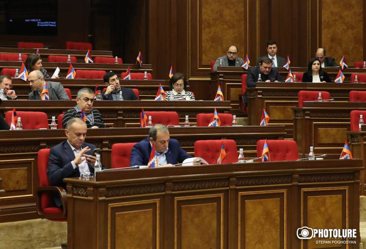 ԱԺ ընդդիմության հետ ո՛չ Արեւմուտքն է համագործակցում, ո՛չ Ռուսաստանը․ «Հրապարակ»