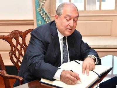  Արմեն Սարգսյանը մի շարք օրենքներ է ստորագրել 