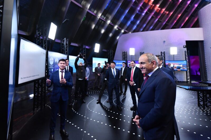 Փաշինյանն Աստանայում այցելել է «alem.ai» արհեստական բանականության կենտրոն