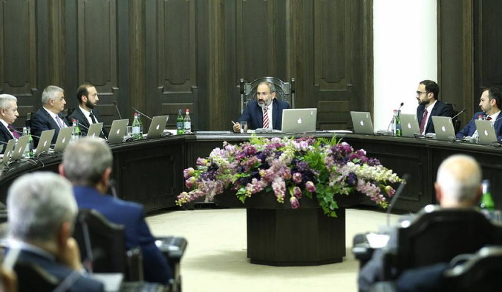 Կառավարության նիստը մեկնարկեց մեկ րոպե լռությամբ․ ուղիղ