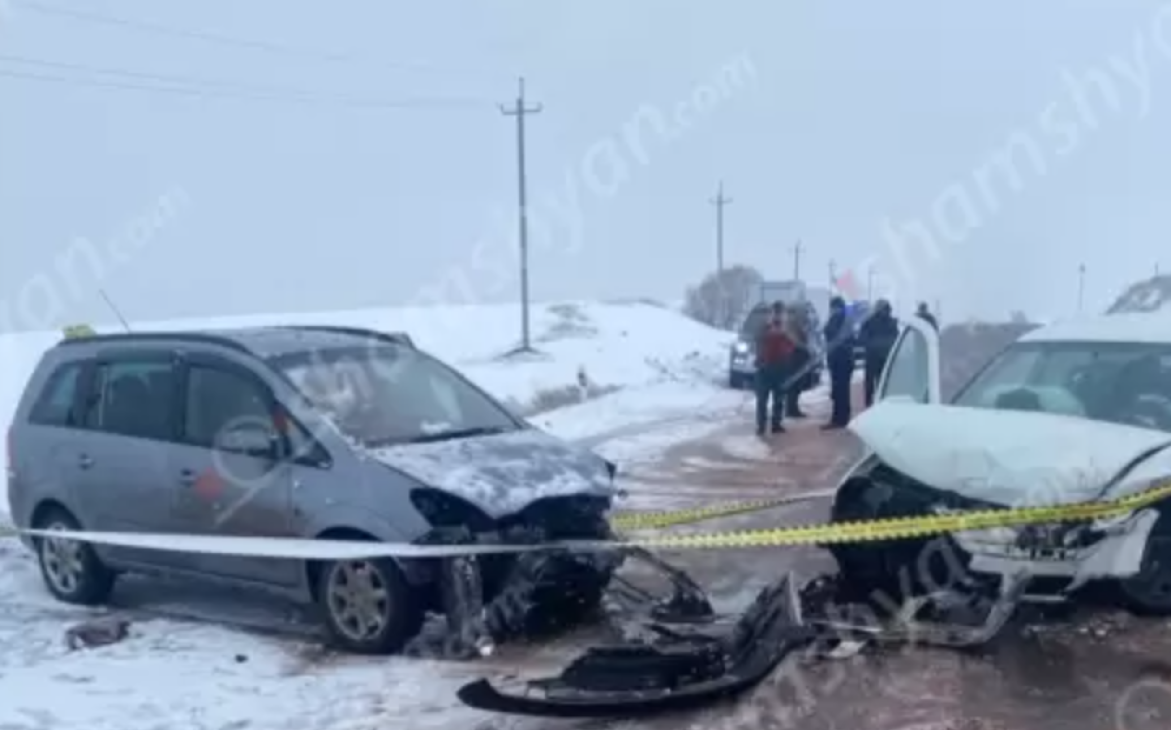 Տառերի պուրակի հարևանությամբ բախվել են «Opel Zafira»-ն և «Volkswagen Golf»-ը. կան վիրավորներ