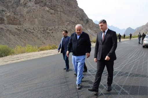 Գնել Սանոսյանն այցելել է Մեղրի, ծանոթացել է շինարարության և ասֆալտապատման աշխատանքներին