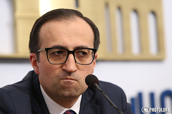 ՔՊ-ական պատգամավոր Արսեն Թորոսյանը վերջապես ներկայացել է Հակակոռուպցիոն կոմիտե․ նա հարցաքննվել է․ «Ժողովուրդ»