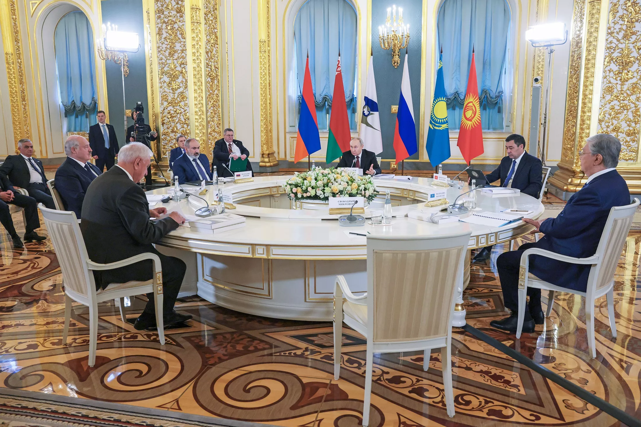 Форум саммит. Евразийского экономического Союза Лидеры 2023. Лукашенко ЕАЭС. Лукашенко 2023. Переговоры за столом.