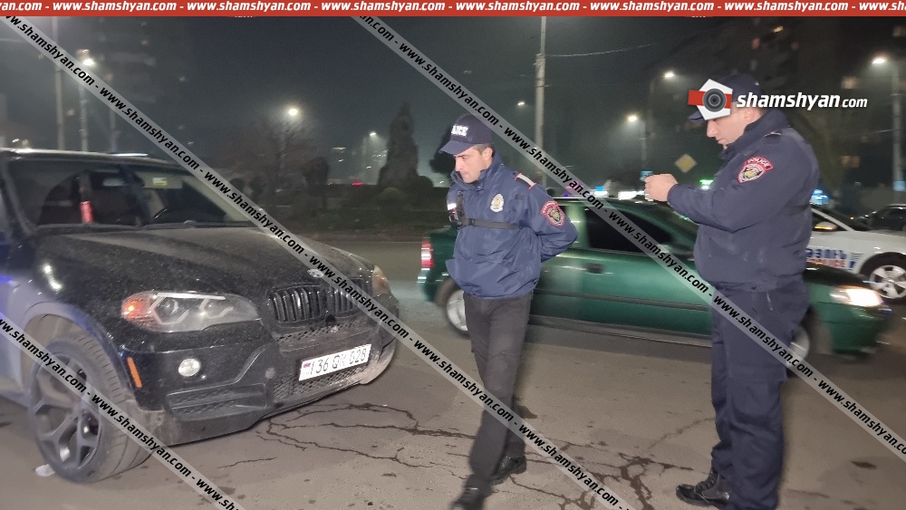 Ոստիկանական հետապնդում՝ Երևանում. BMW X5-ում գտնվողներից մեկը հետապնդվելու ժամանակ շպրտել է խոշոր չափի թմրանյութի նմանվող կասկածելի զանգված