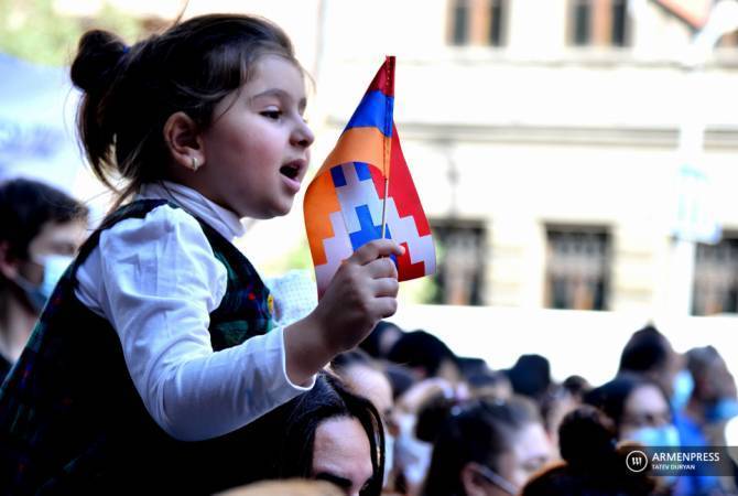 Լաչինի միջանցքի փակ լինելու հետևանքով Արցախ վերադառնալ չկարողացած անձանց մեծ մասը հանգրվանել է Երևանում և Գորիսում