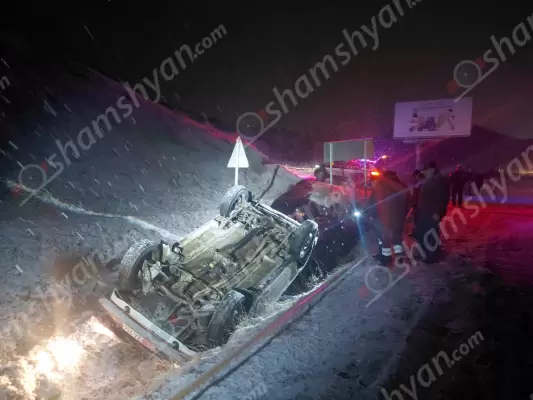 Վայոց ձորի մարզում վարորդը «ՎԱԶ 2121»-ով դուրս է եկել ճանապարհի երթևեկելի գոտուց և գլխիվայր հայտնվել փոսում․ 3 վիրավորներից 2-ը անչափահասներ են