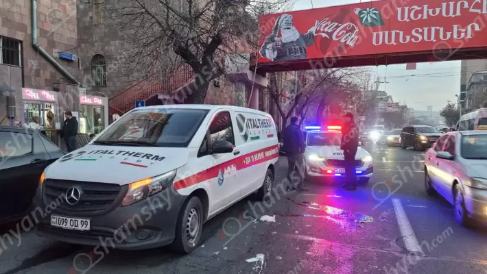 Երևանում ավտոմեքենան վրաերթի է ենթարկել փողոցը չթույլատրելի հատվածով անցնող հետիոտնի. բժիշկները պայքարում են վիրավորի կյանքի համար