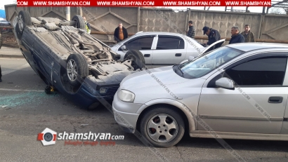 Երևանում բախվել են Mercedes-ը, Mitsubishi-ն, 2 Opel-ները. Mercedes-ը գլխիվայր շրջվել է