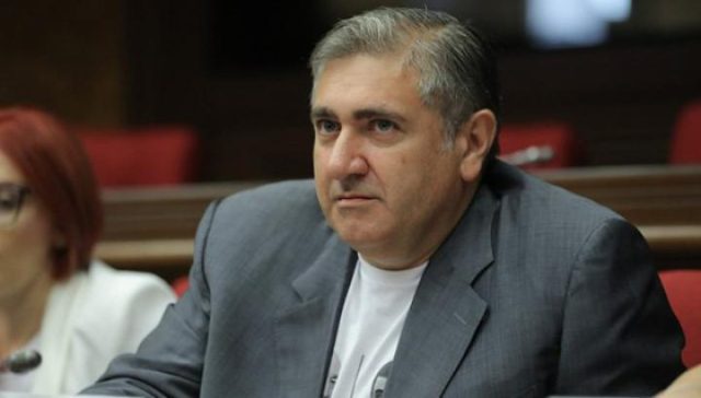 Կա՞ ինչ-որ մեկը, որը իլյուզիա ունի, թե Փաշինյանը կասի՝ գնացեք որոշեք, ես էլ մի կողմ կքաշվեմ. Խաչտրյանը՝ Գյումրիի մասին
