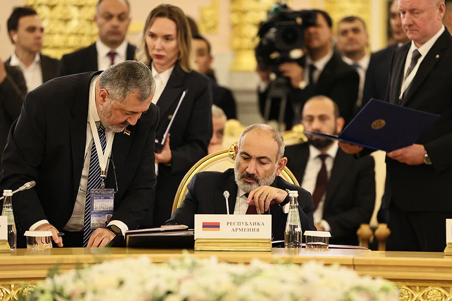 Գաղտնի հանդիպում Մոսկվայում և ստվերային գործընթացներ․ «Հրապարակ»