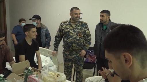 ԱՀ ԱԻՊԾ տնօրեն Կարեն Սարգսյանը տեսակցել է բուժում ստացող 6 զինծառայողներին (տեսանյութ)