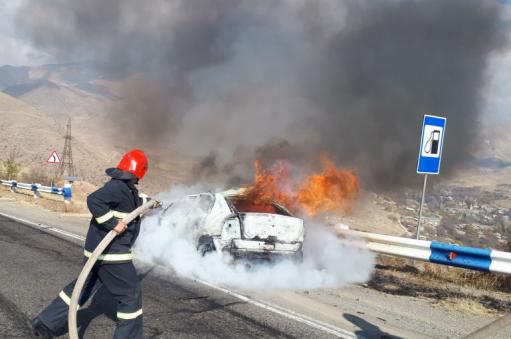 Երևան-Մեղրի ավտոճանապարհին այրվում է ավտոմեքենա․ կան զոհեր
