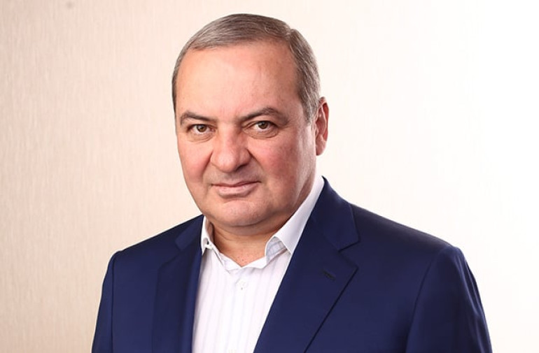 Մոտ 45 անձի են բերման ենթարկել Սամվել Կարապետյանի տան մոտից, այդ թվում ձեռքի կոտրվածքով. Կարեն Կարապետյան