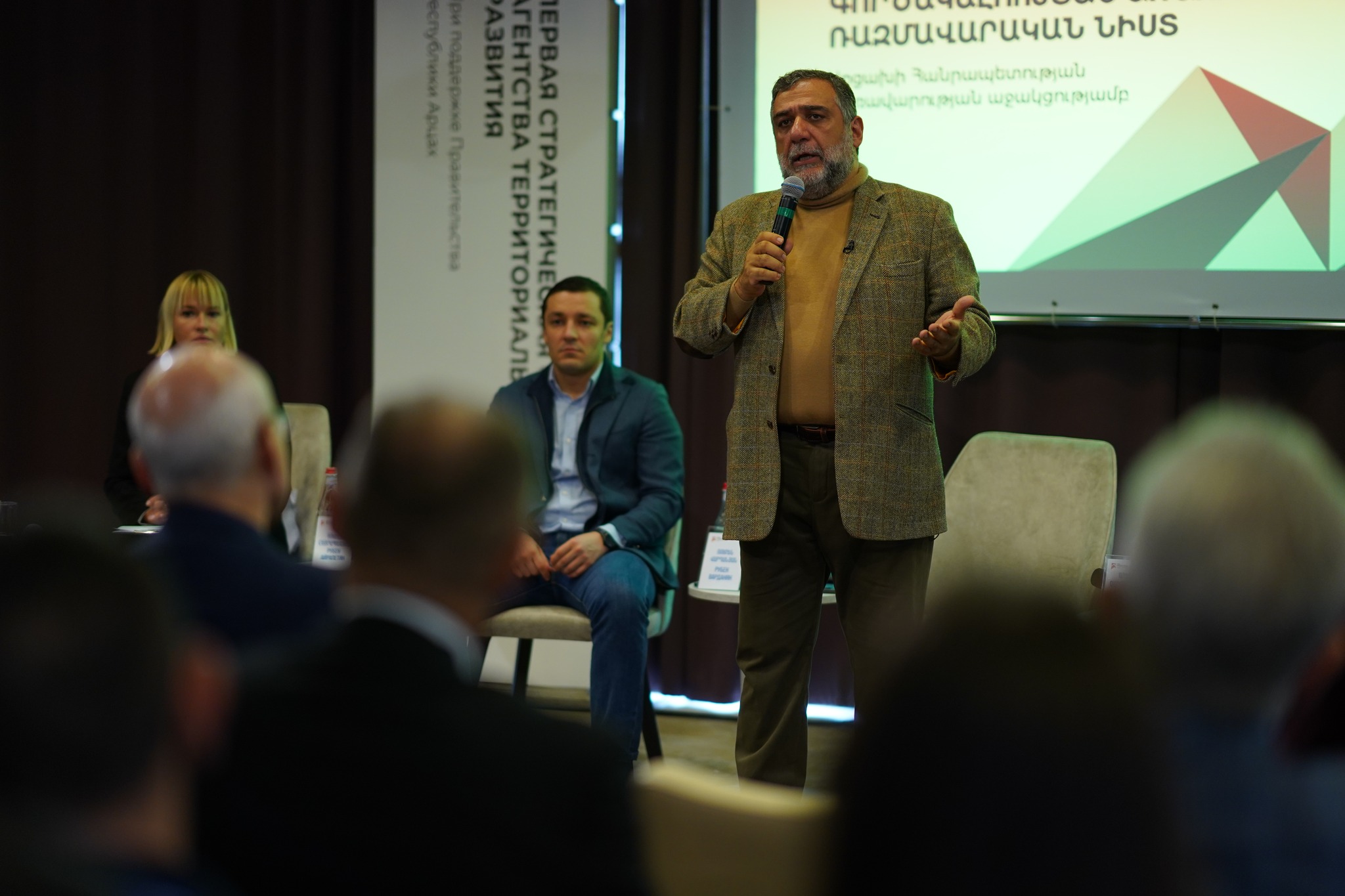 Ստեփանակերտում անցկացվել է Արցախի զարգացման առաջին ռազմավարական նիստը. Վարդանյան