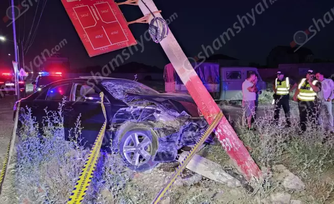 Զովունիում բախվել են «Honda»-ն ու «Toyota»-ն. վերջինը կոտրել է բետոնե էլեկտրասյունը, «Honda»-ն էլ հայտնվել է դաշտում. կան վիրավորներ
