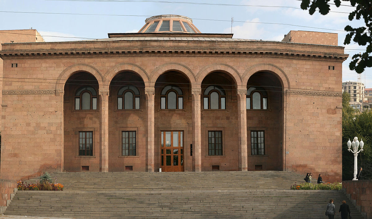 Պ․Սևակի 1/7 հասցեում նորակառույց շենքի բնակիչներն արդեն օրենքով ԳԱԱ ինստիտուտի տարածքով մուտք կունենան դեպի շենք