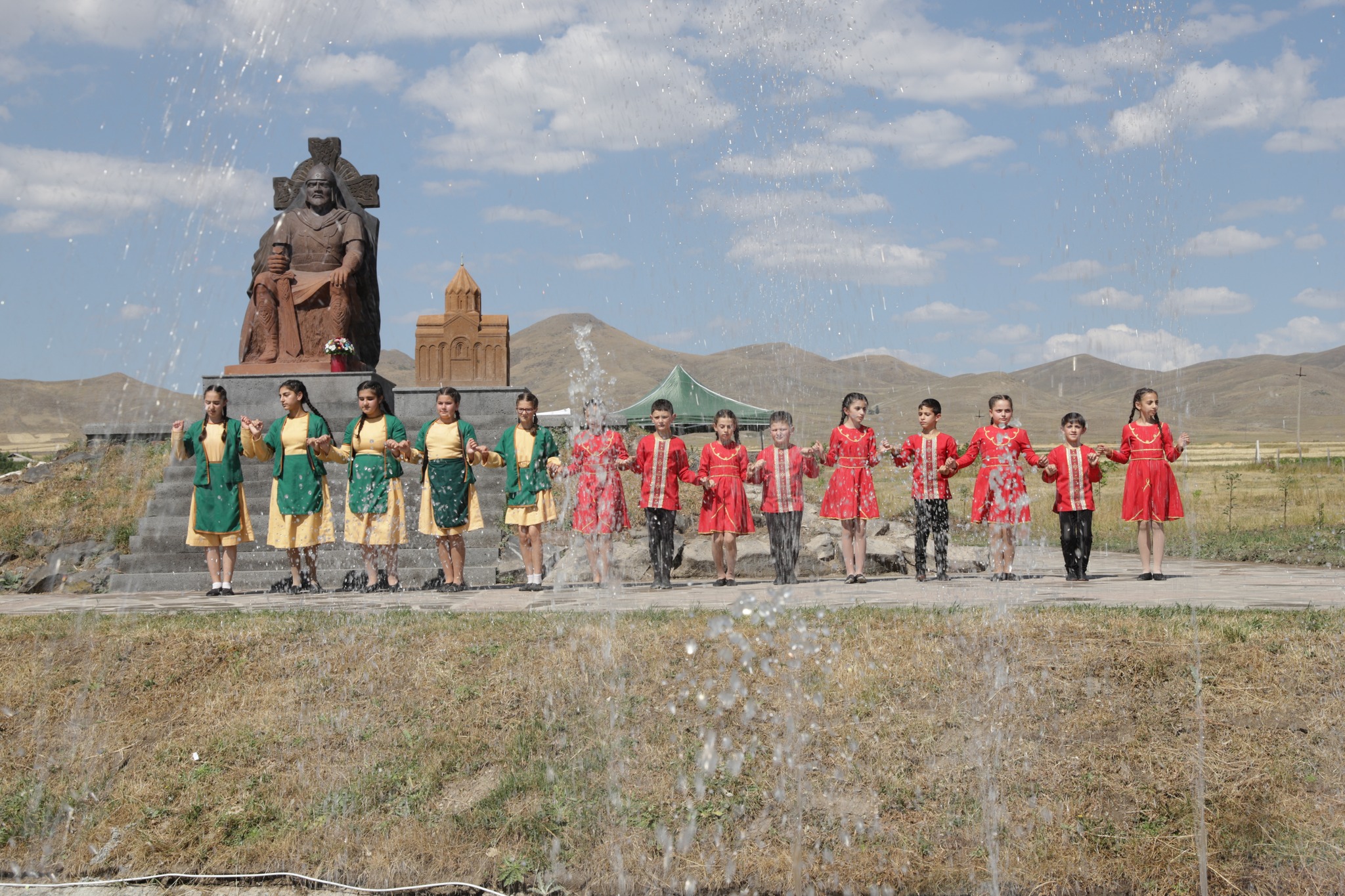 Վահրամաբերդ բնակավայրում բացվել է հայ ռազմական, պետական գործիչ, զորավար Վահրամ Պահլավունու արձանը