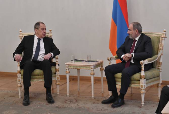 Лавров планирует встретиться с армянским коллегой и и. о. главой правительства Армении