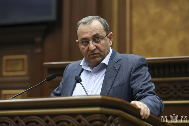 Միգուցե, «Ապագա կա՛, կա՛ ապագա» ձեր կարգախոսը թուրքական աշխարհո՞ւմ է. Արծվիկ Մինասյանը`ՔՊ-ին
