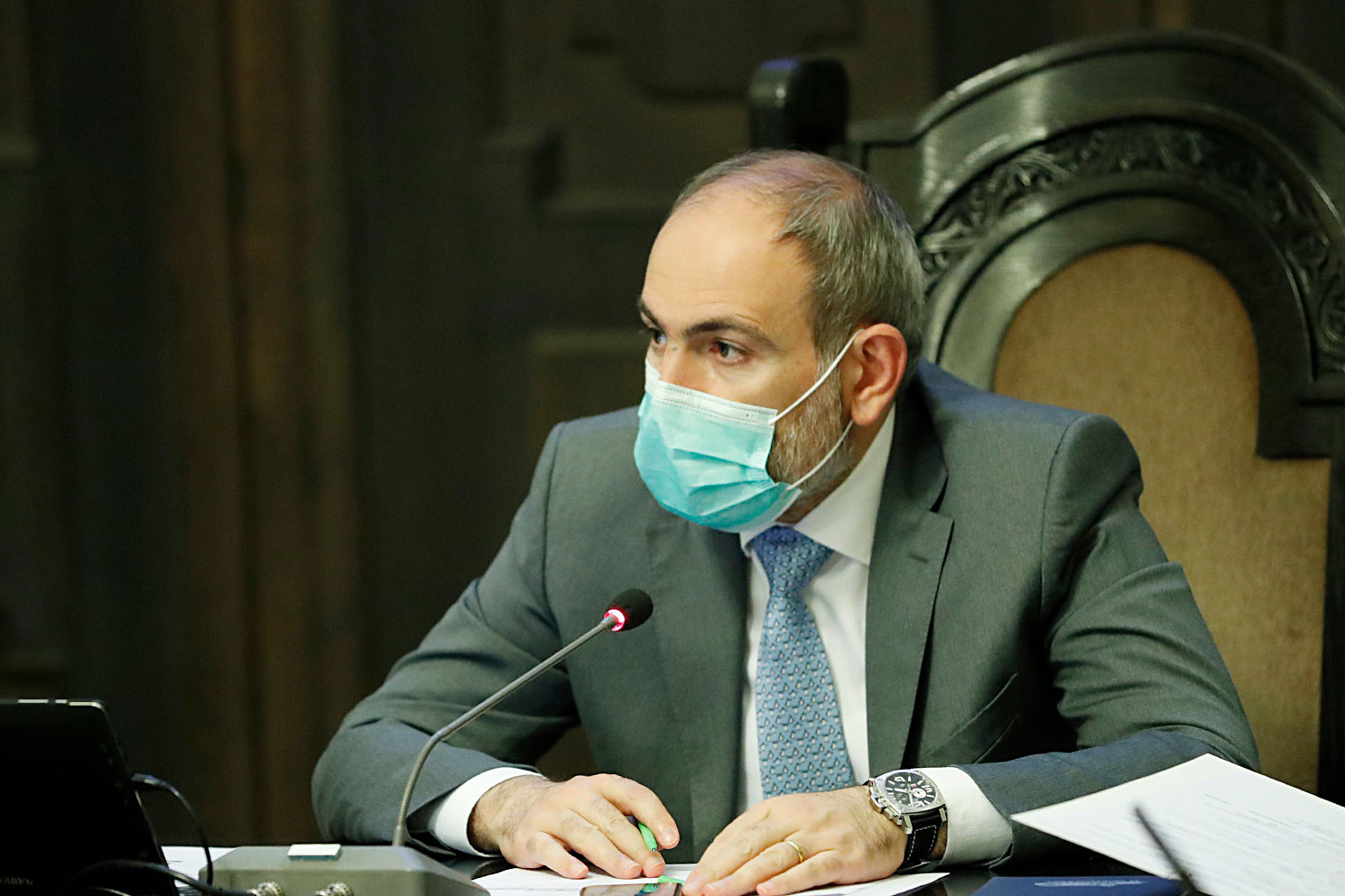 Այսպիսի անզգույշ քայլով դուք վտանգում եք ձեր կողքի մեծահասակների կյանքը. Փաշինյանը դիմել է երիտասարդներին (լուսանկար)