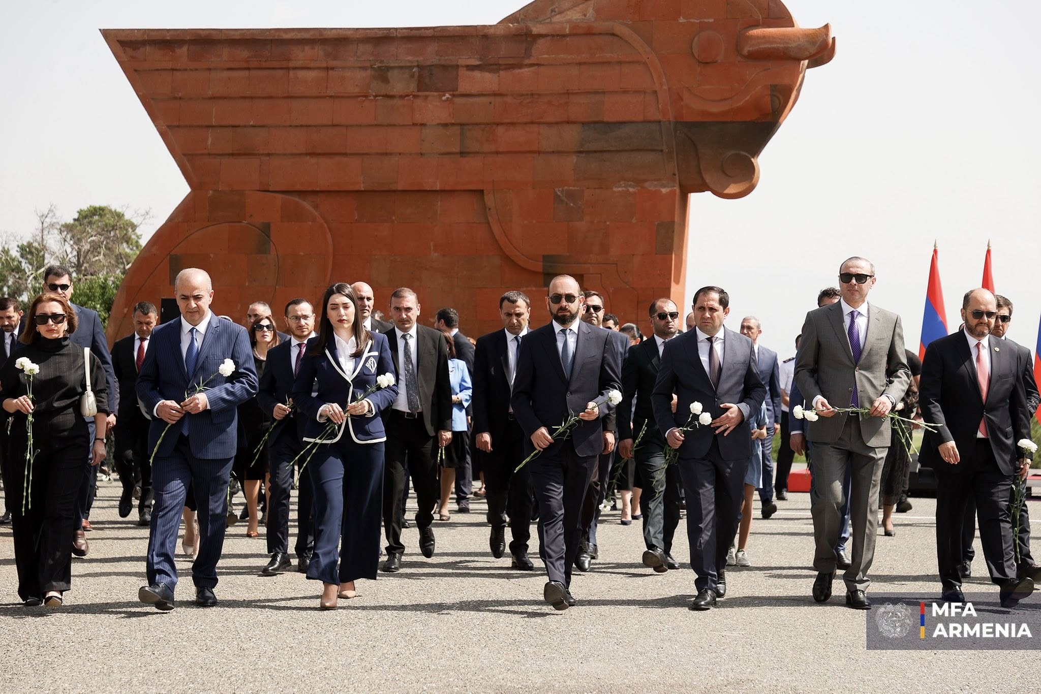 Արարատ Միրզոյանը ՀՀ բարձրագույն ղեկավարության հետ այցելել է Սարդարապատի հերոսամարտի հուշահամալիր