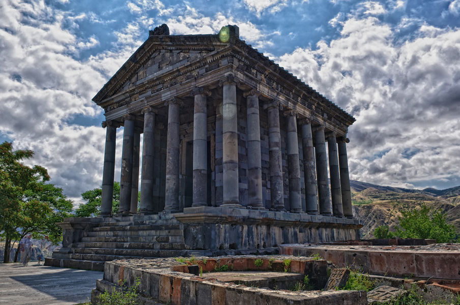 Ռաբիս երաժշտությունը, հարակից տարածքի որեւէ օբյեկտից հնչող կատարում է եղել․Պարզաբանում՝ Գառնու տաճարում տեղի ունեցած հարսանիքի վերաբերյալ