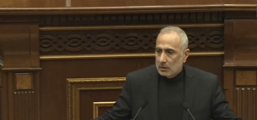 Գուգո, քեզ եմ ասում՝ ինչո՞ւ տարաք կոտորեցիք 5000 տղաների. զոհվածի հայրը՝ Գուրգեն Արսենյանին
