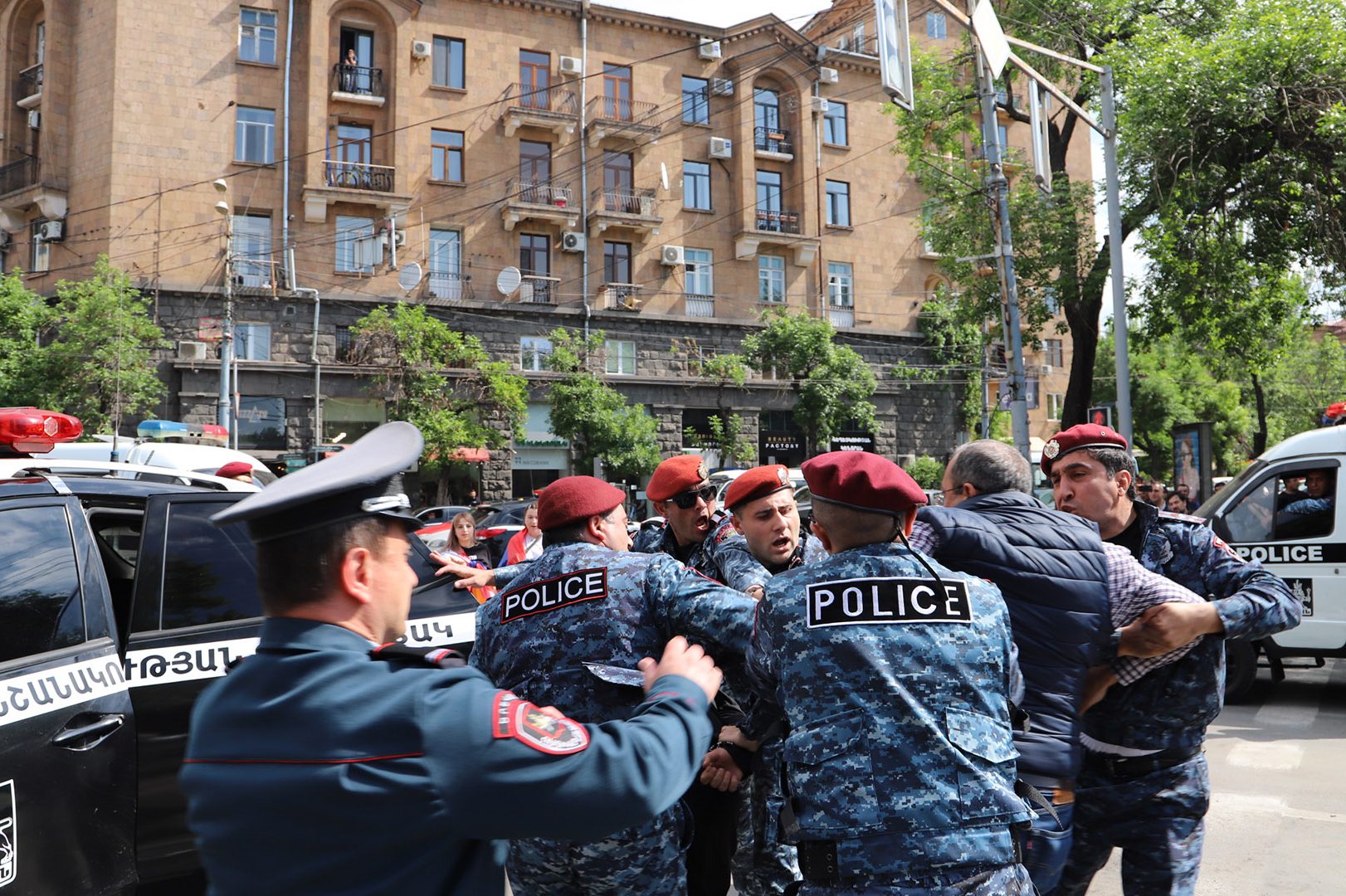Ոստիկանությունը բիրտ ուժ է կիրառել բազմաթիվ քաղաքացիների նկատմամբ, այդ թվում` պատգամավորների նկատմամբ․ «Հայաստան» դաշինք