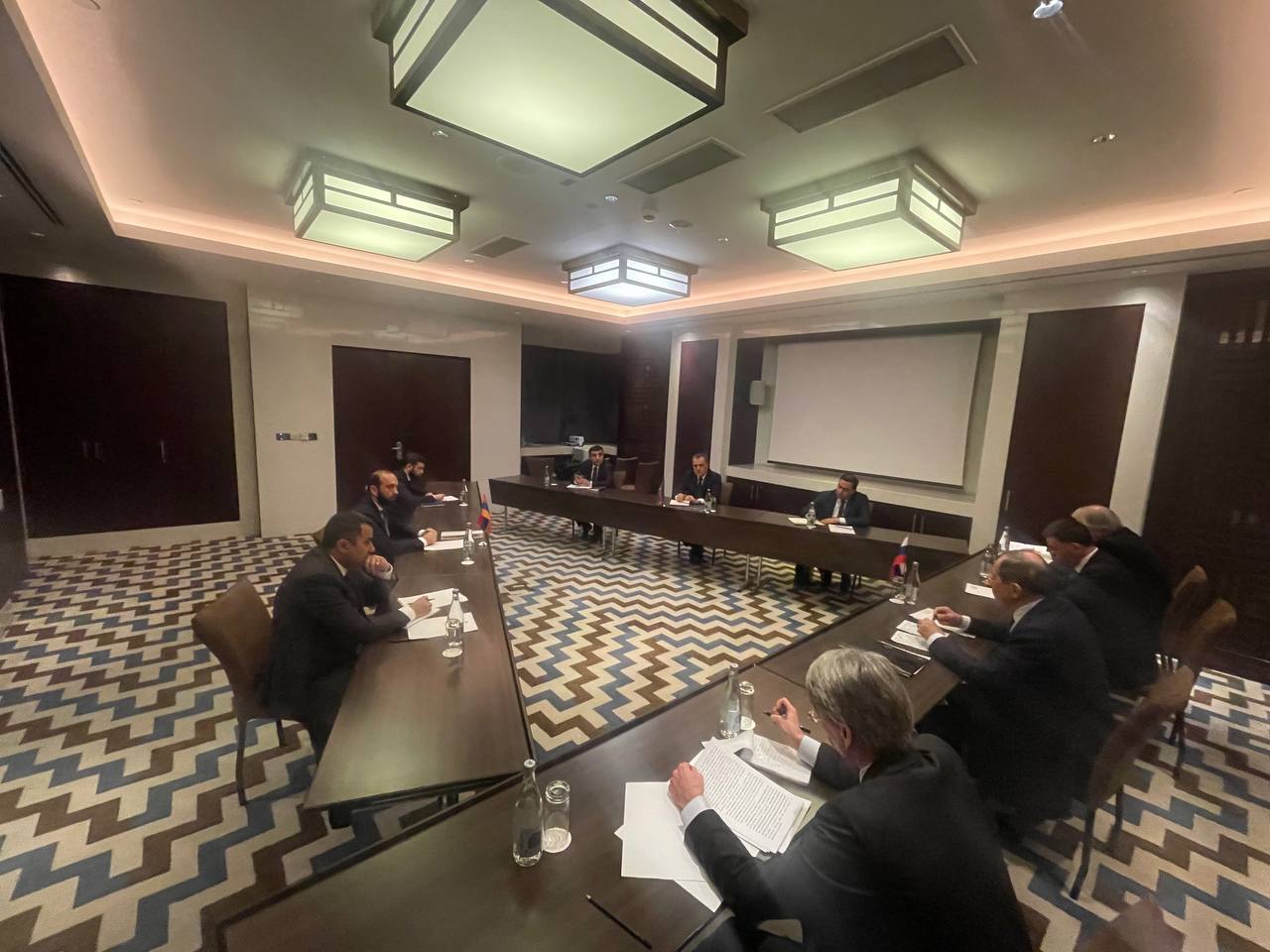 Մեկնարկել է Ռուսաստանի, Հայաստանի և Ադրբեջանի ԱԳՆ ղեկավարների հանդիպումը