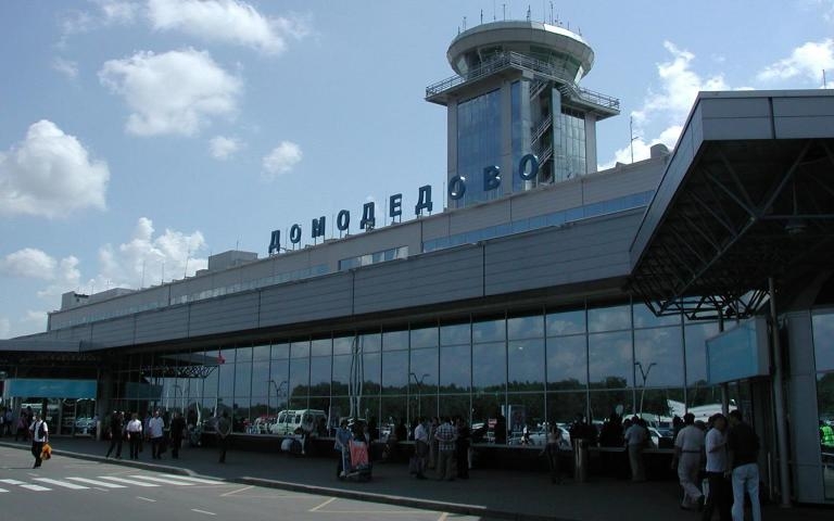 В аэропортах Москвы задержали или отменили порядка 30 рейсов
