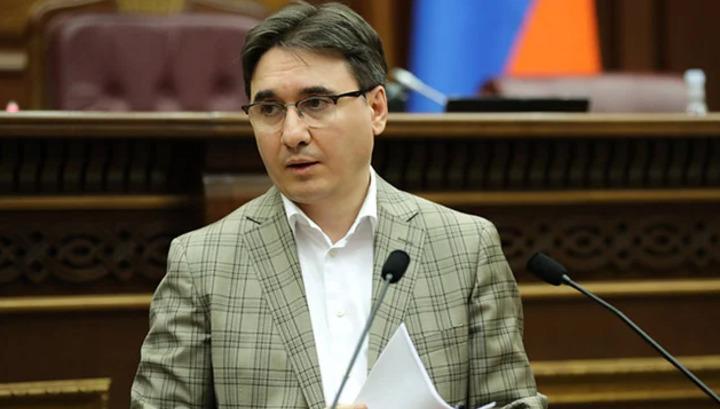 Պետք է մտածենք՝ ինչպես դասեր քաղել այն ամենից, թե Եվրամիությունն ինչ վերաբերմունք է ցույց տալիս իր անդամներին ժողովրդավարական ճանապարհից հետ կանգնելու համար. Արմեն Գևորգյան