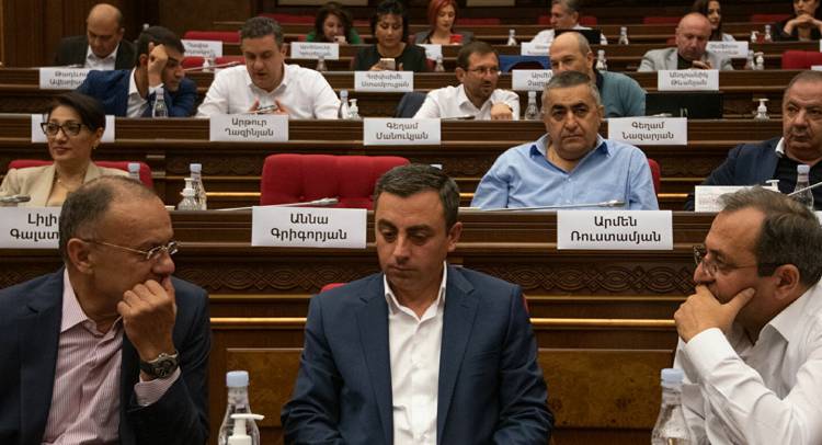 «Հայաստան» դաշինքում դեռ որոշում չունեն՝ ինչպես տնօրինել պարգեւավճարները․ «Հրապարակ»