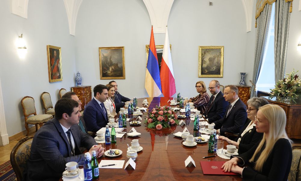Ալեն Սիմոնյանը Լեհաստանի նախագահին մանրամասներ է փոխանցել ադրբեջանական ագրեսիայի հետեւանքով ԼՂ հայությանը պատուհասած ճգնաժամի մասին