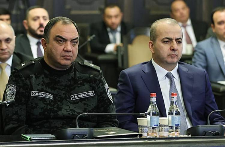 Փաշինյանը վախենում է Վահե Ղազարյանի եւ Արմեն Աբազյանի ճամբարափոխ լինելուց. «Հրապարակ»