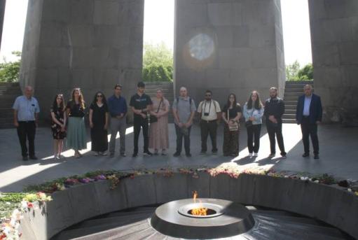 Ֆրեզնոյի պետական համալսարանի մի խումբ ուսանողներ այցելել են Հայոց ցեղասպանության հուշահամալիր