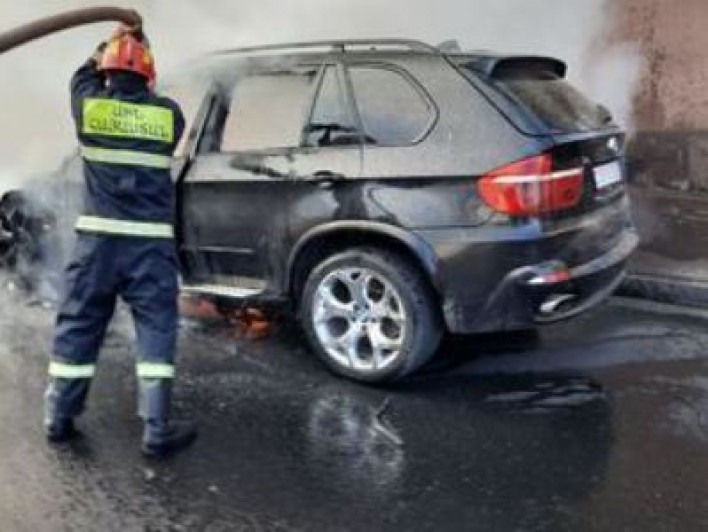 Սուպերմարկետի մոտակայքում այրվել է «BMW X5» մակնիշի ավտոմեքենա