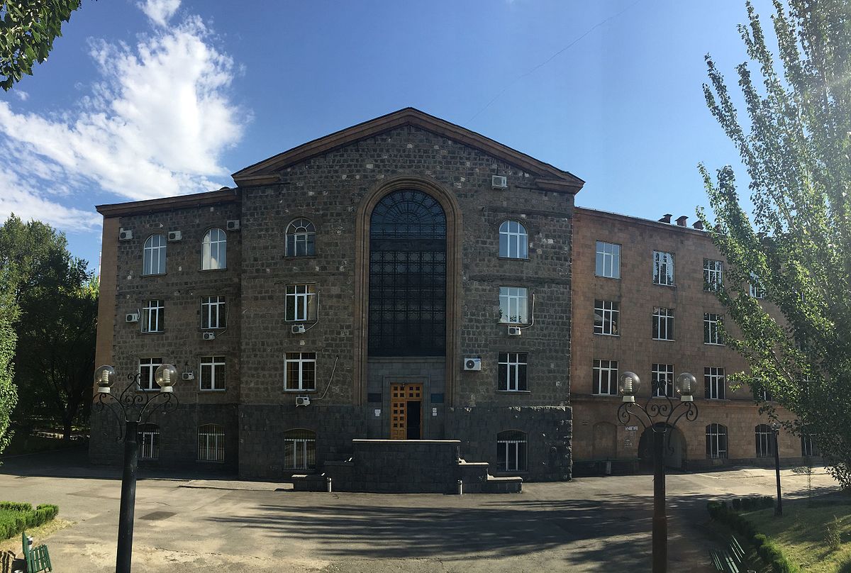 Անթույլատրելի է Իրավագիտության ֆակուլտետի դեկանի անվան շահարկումը Բաց հասարակության հիմնադրամների հետ կապված․ հայտարարություն