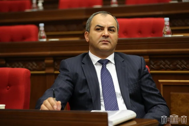 Արթուր Դավթյանը ԱԺ հանձնաժողովին ներկայացնում է Դատախազության 2021 թվականի գործունեության մասին հաղորդումը