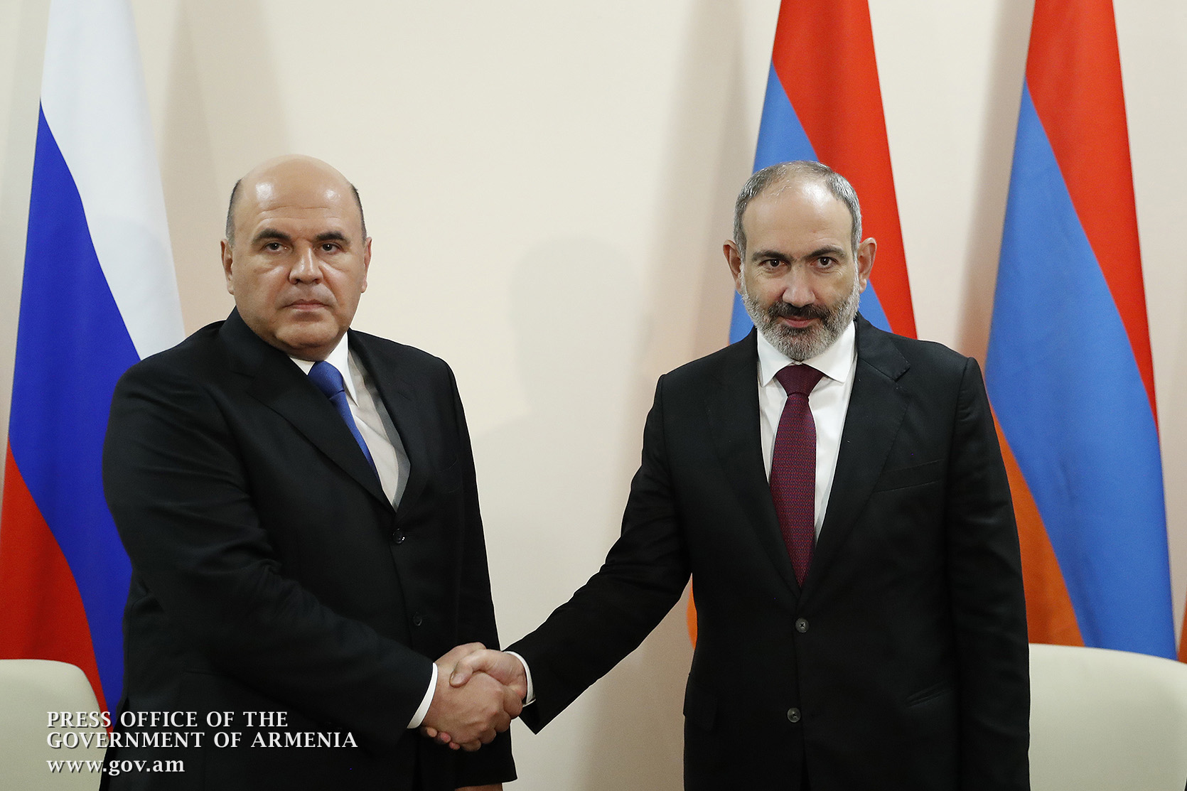 Михаил Мишустин провёл телефонный разговор с Премьер-министром Республики Армения Николом Пашиняном