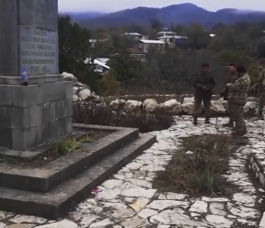 Սոլովյովը տեսանյութ է հրապարակել՝ ինչպես են ադրբեջանցիներն Ավետարանոց գյուղում անարգում Հայրենական մեծ պատերազմի զոհերին նվիրված հուշարձանը