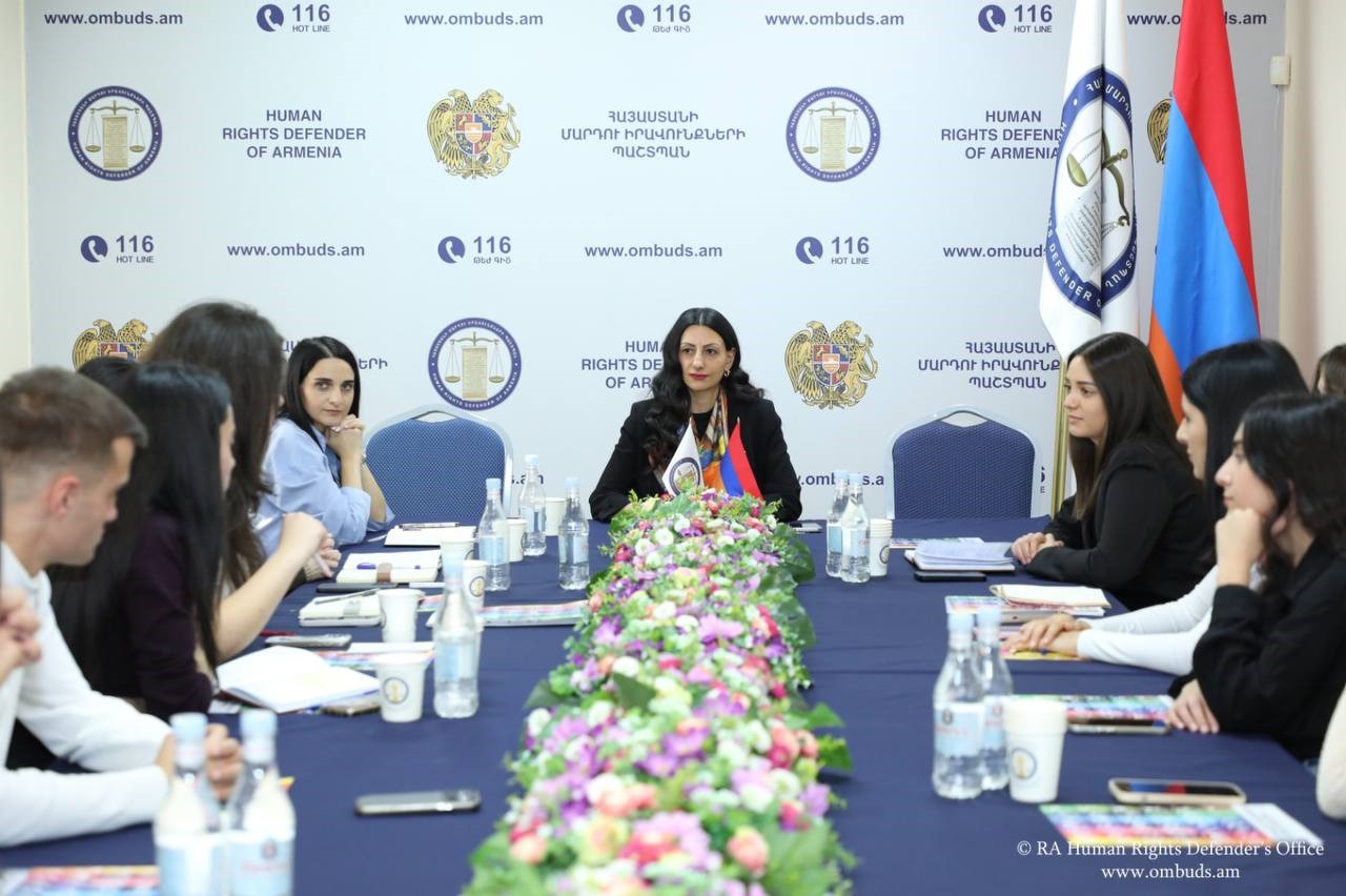 Պաշտպան Անահիտ Մանասյանը հյուրընկալել է «Խորհուրդ X» երիտասարդական նախաձեռնության անդամներին