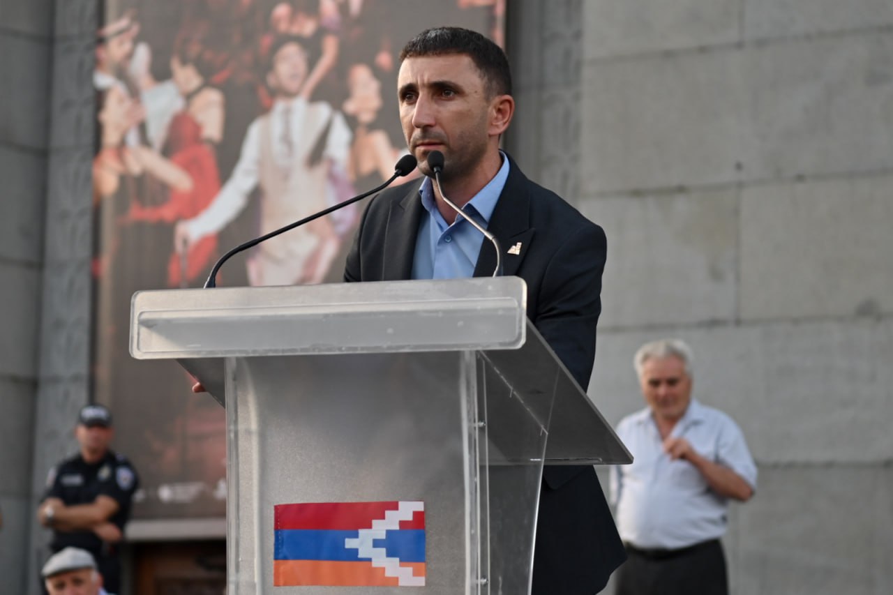 Արցախցիներն անժամկետ նստացույց սկսեցին Ազատության հրապարակում