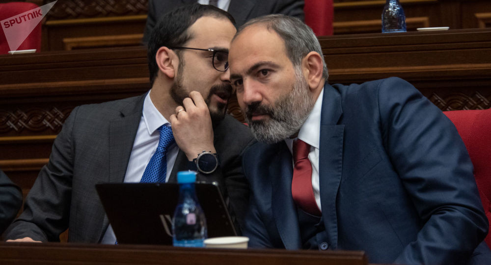 «Իրավունք». Փաշինյանին փոխարինողի 2 անուն է շրջանառվում