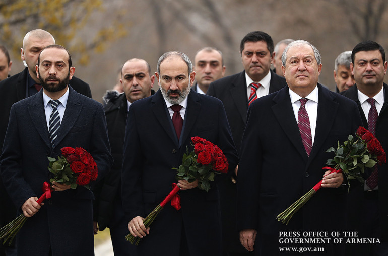 Վարչապետն ու նախագահը Ծիծեռնակաբերդի հուշահամալիրում ծաղիկներ է դրել Հայոց ցեղասպանության զոհերի հիշատակին